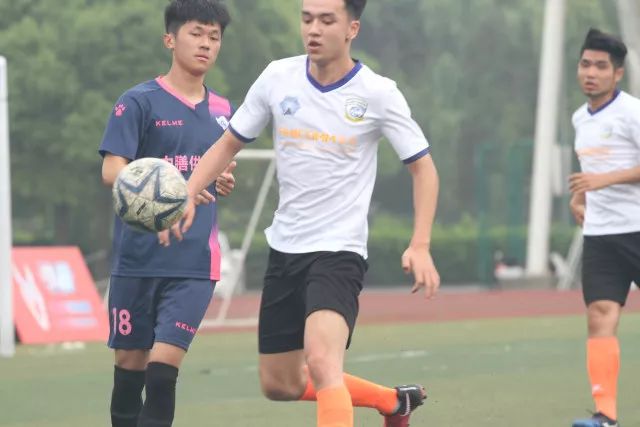 太拼!赵睿赛后出现抽筋 被张镇麟背着离开赛场