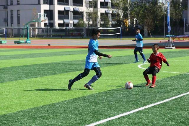 太拼!赵睿赛后出现抽筋 被张镇麟背着离开赛场